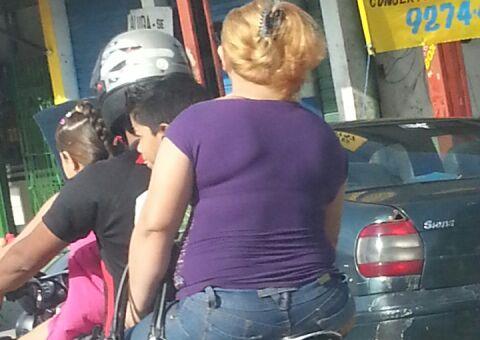 Perigo: Quatro em uma motocicleta na Zona Leste